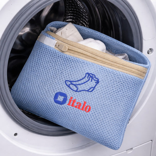 Blue mesh laundry bag with 'italo' logo inside a washing machine