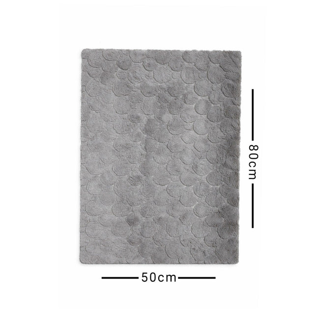 Gray textured rug with dimensions 50cm x 80cm on a white background